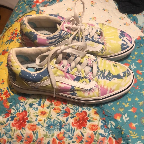 Vans - Picture 2 of 5